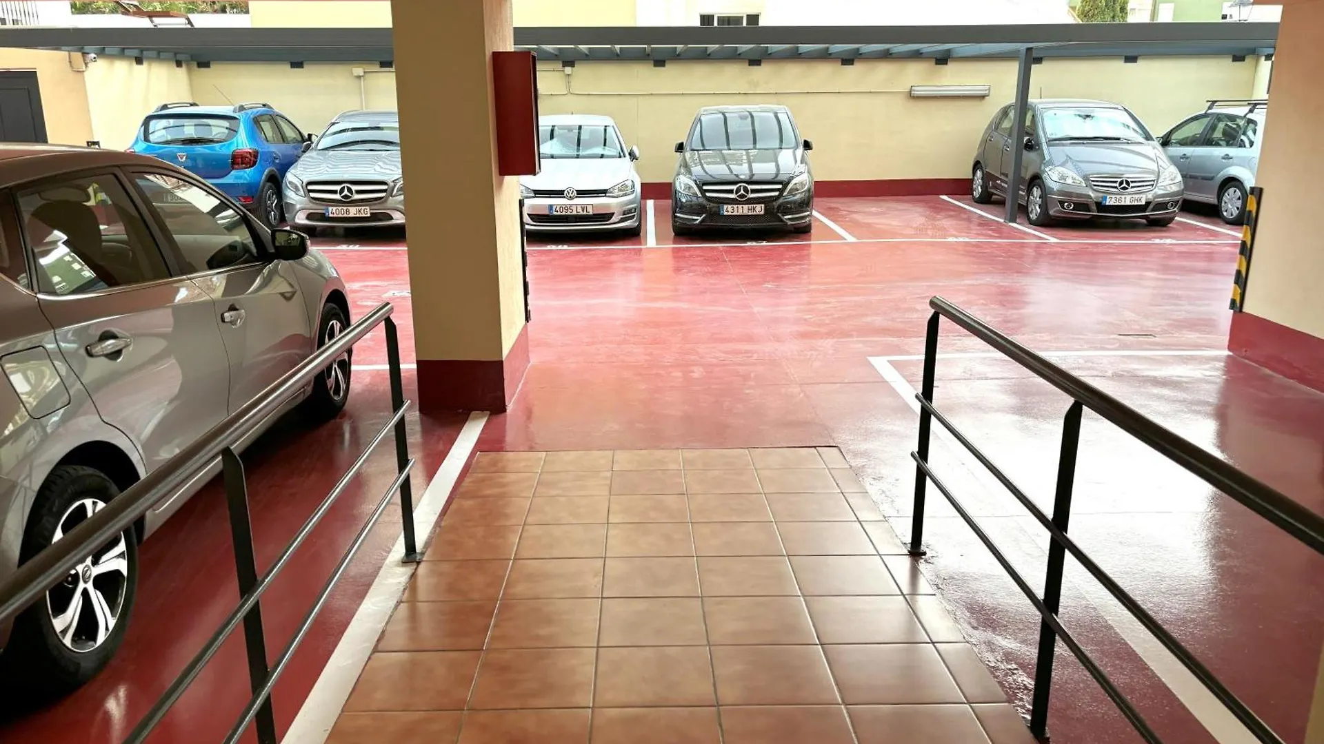 Evans Realty Bf Parking & Piscina & Terraza Fuengirola Apartment